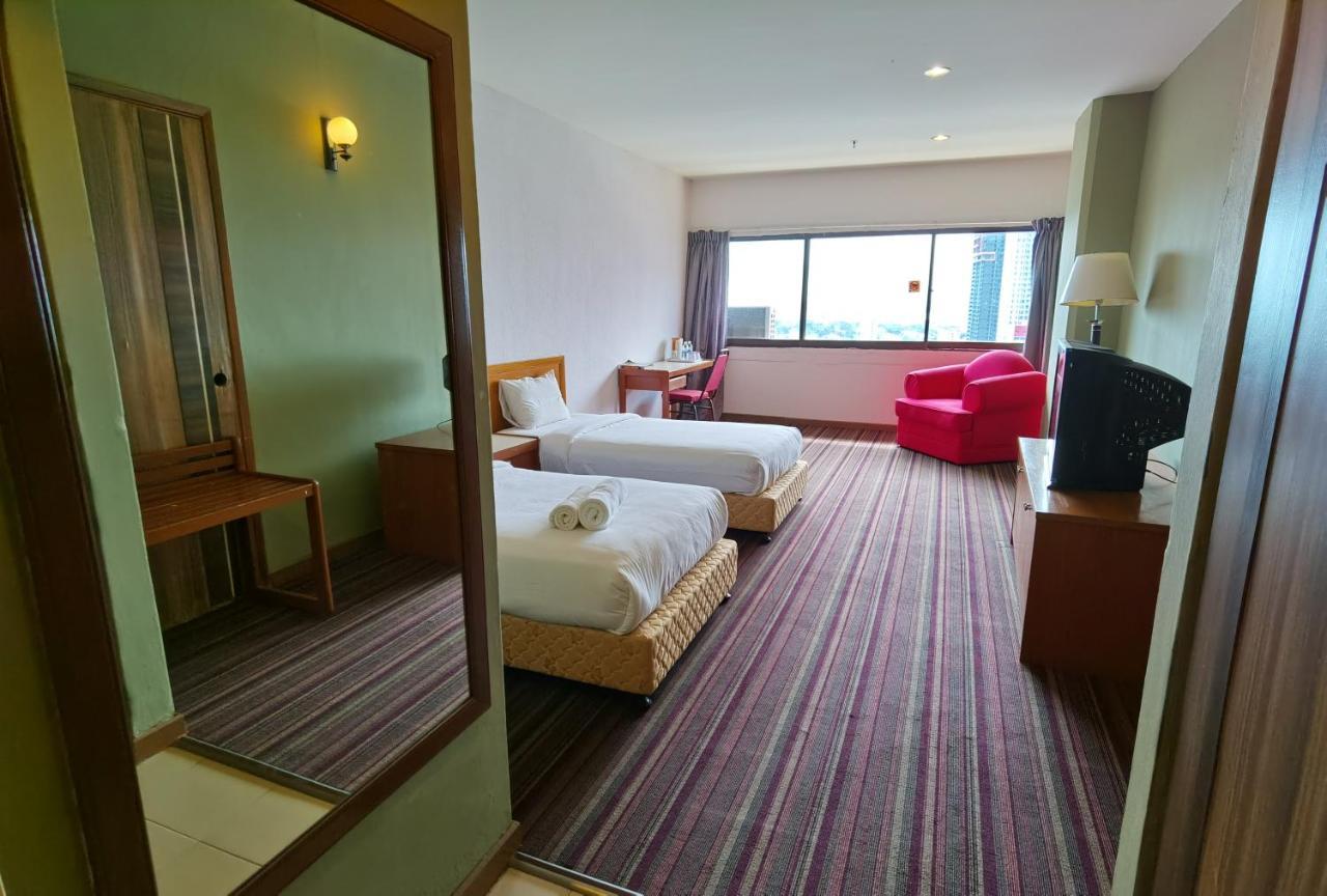 Folkmeldrum Hotel Johor Bahru Exterior photo