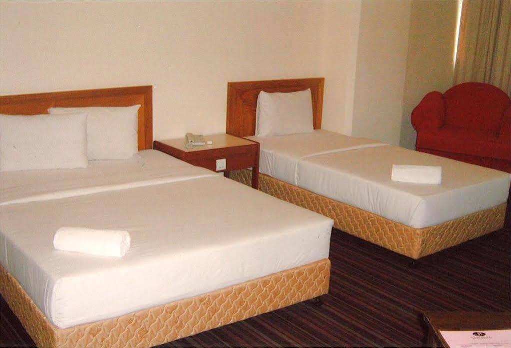Folkmeldrum Hotel Johor Bahru Exterior photo