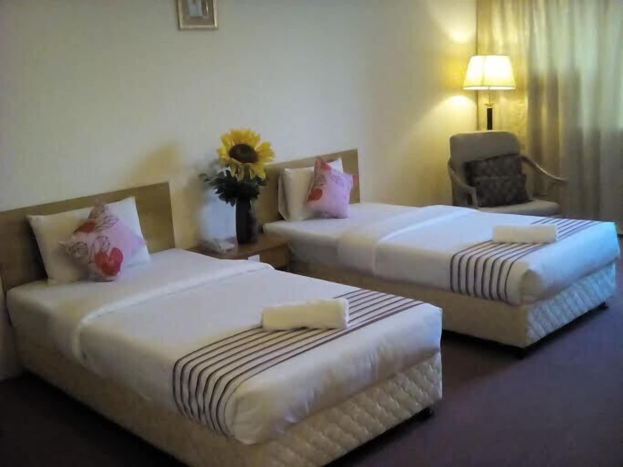 Folkmeldrum Hotel Johor Bahru Exterior photo